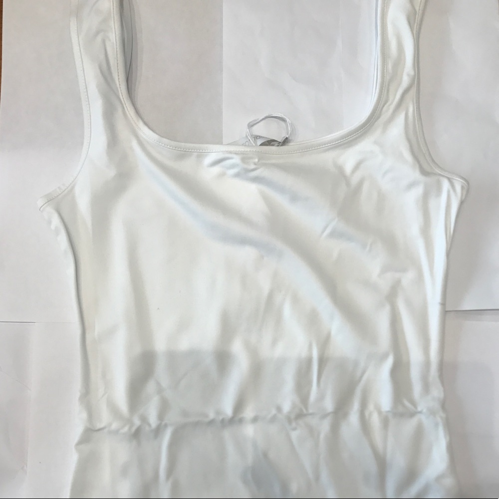 White lady tank top never worn